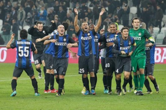 德天空：小腿肌肉受伤的伯卡特至少会缺席12月的比赛（德天空：伯卡特小腿肌肉受伤，至少无缘整个12月的比赛）