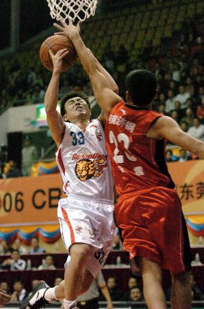 申花vs广岛三箭全场数据：射门13-14，控球率36-64（申花与广岛三箭全场统计：射门13比14，控球率36%对64%）