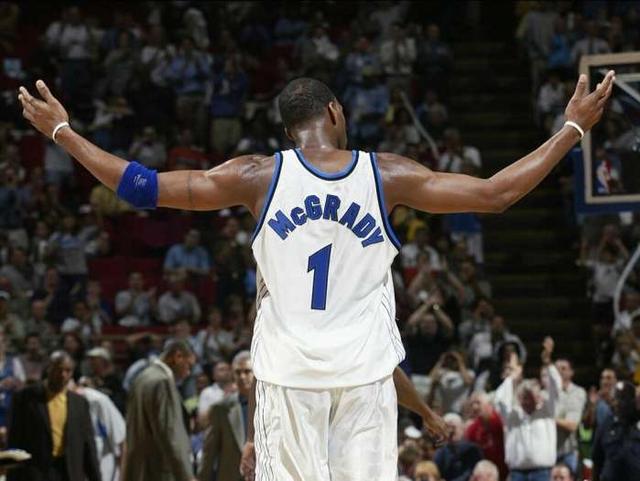 詹姆斯失误引发争议，湖蜜怒斥（詹皇关键失误掀起争议，湖人球迷愤怒抨击）