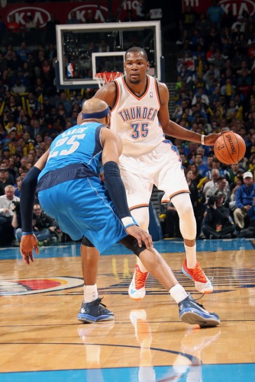 曾引起争议，西安国际足球中心草坪已重新铺设，明年3月达标（争议已成过去：西安国际足球中心草坪完成重铺，预计明年3月达标）