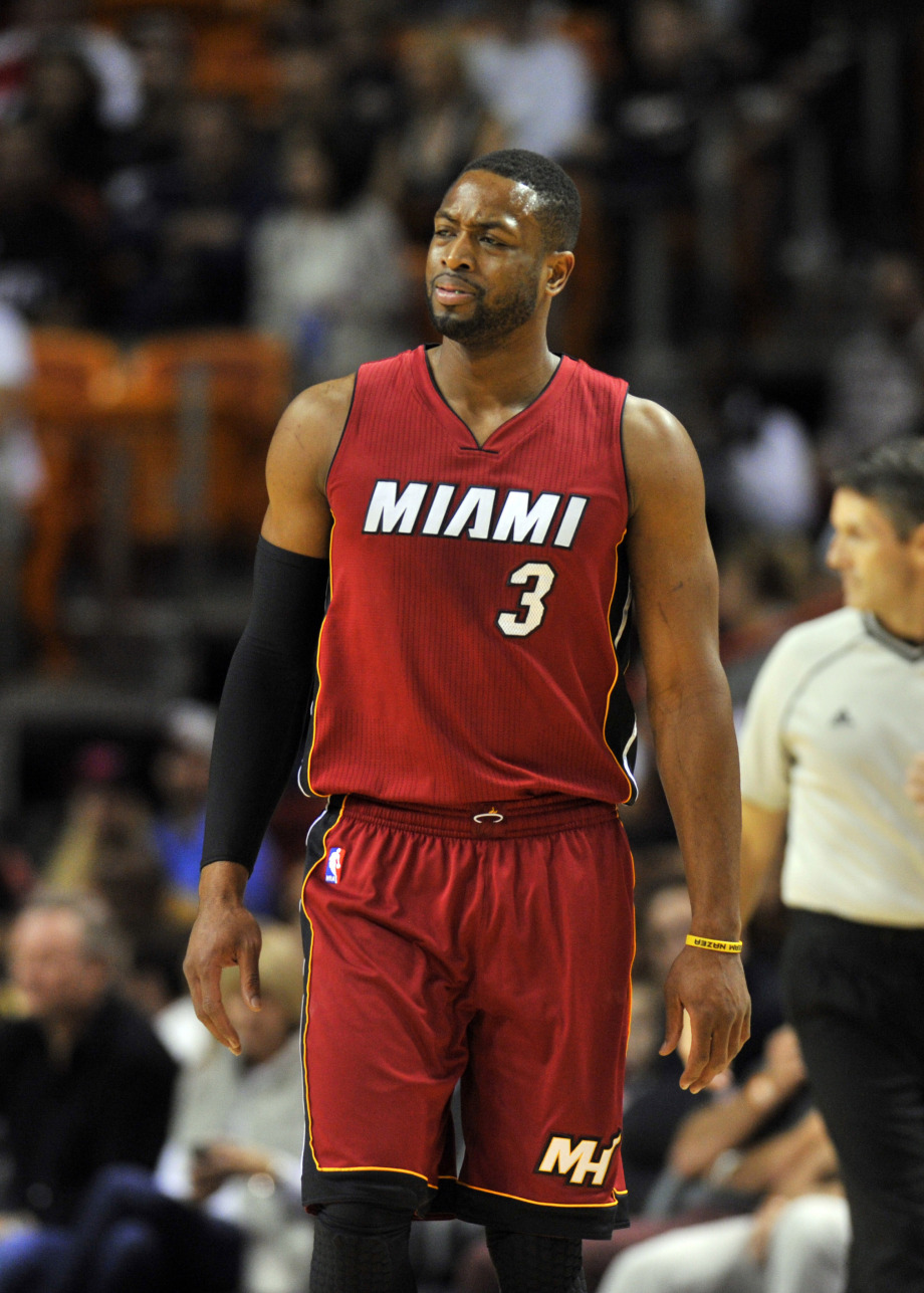 一家人都太美了！瓦妮莎晒与三个女儿圣诞合照：节日快乐（瓦妮莎晒三女儿同框圣诞照，一家美翻了：节日快乐）