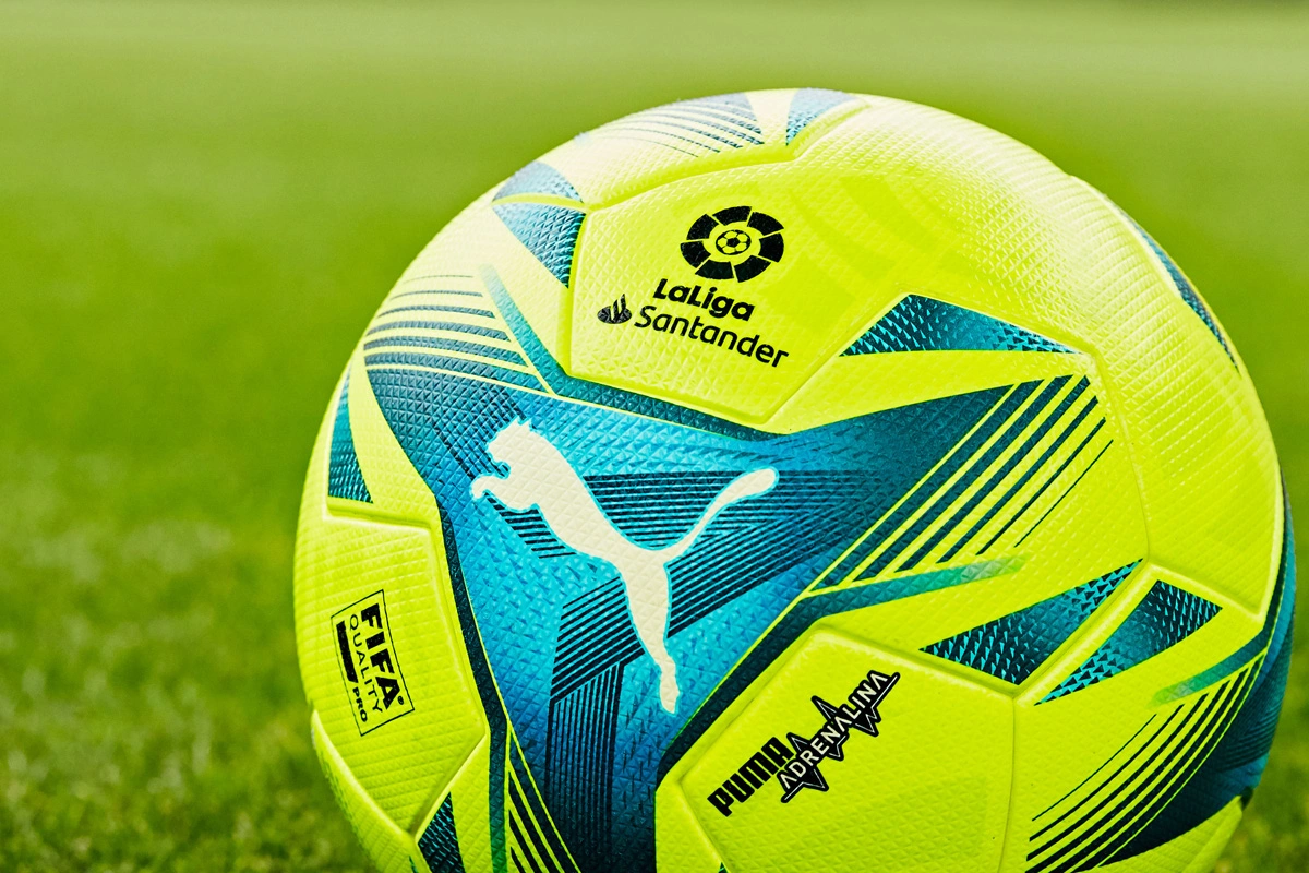 自贡一女士购买川超门票被骗，陆续转账13万余元（自贡女子购川超门票遭诈骗，先后转出13万多元）