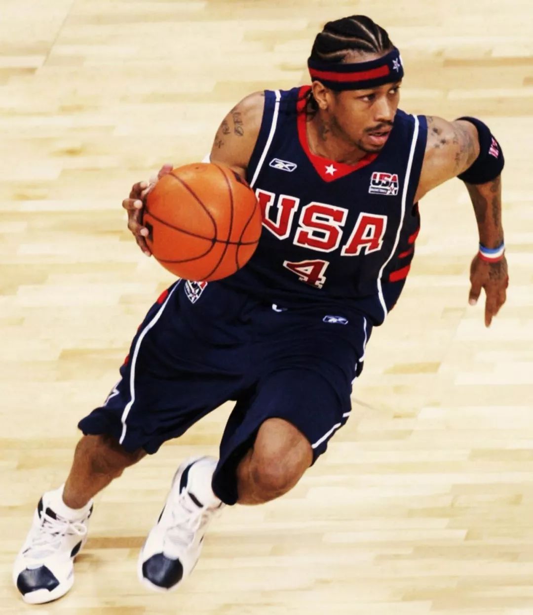 记者：皇马将不会与阿拉巴续约，明夏他将自由身离队（媒体：皇马无意续约阿拉巴，明夏他将以自由身离队）