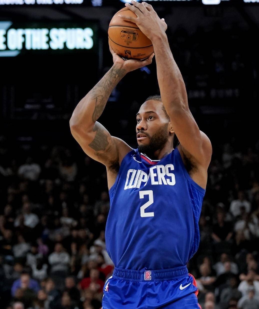 卡梅隆-安东尼之子 沿着父辈的足迹效力雪城大学 未来能进NBA？（卡梅隆·安东尼之子追随父辈加盟雪城大学，能否叩开NBA之门？）