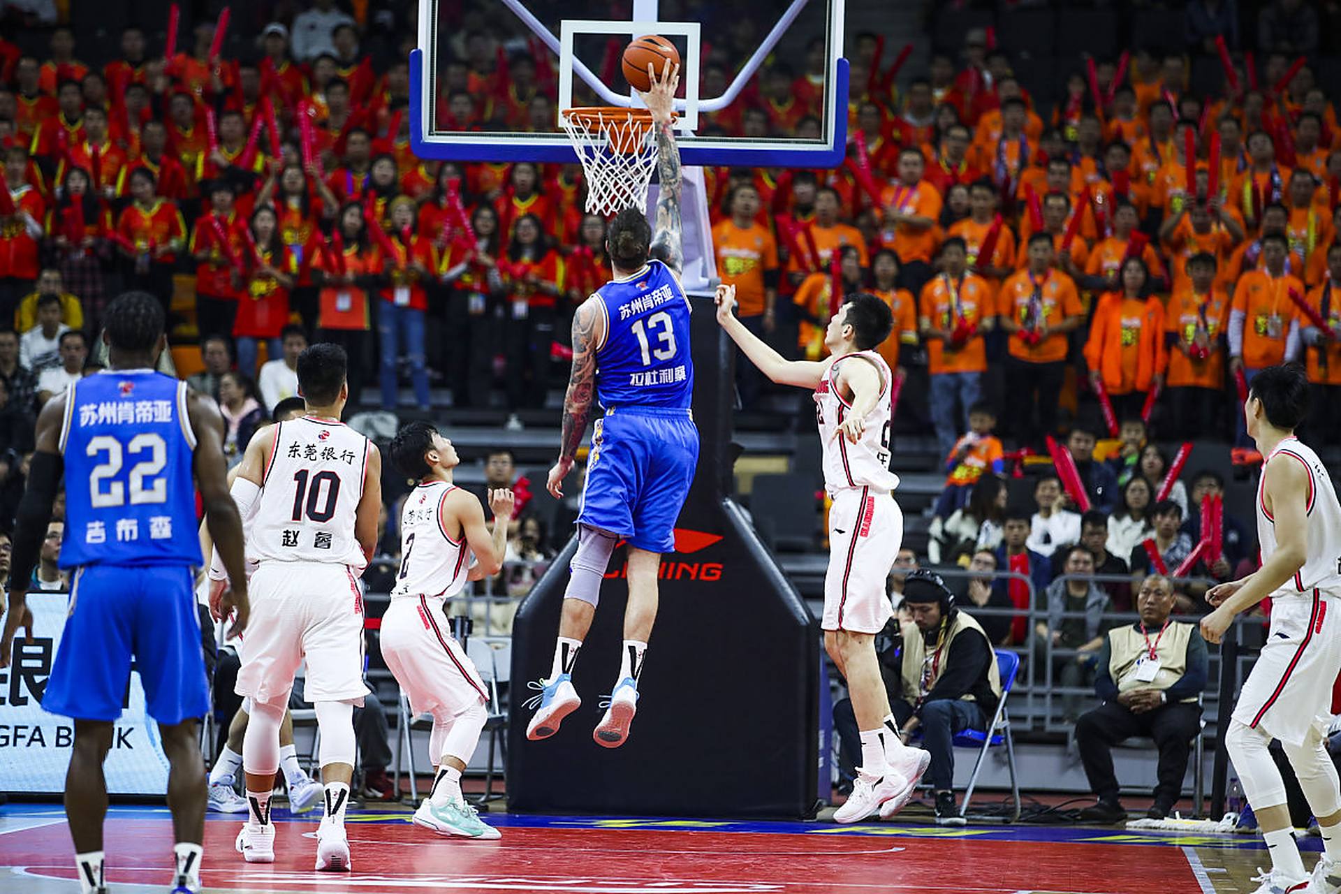 都体：尤文和那不勒斯为蒂亚戈-加布里埃尔和门多萨展开竞争（《都灵体育报》：尤文与那不勒斯争抢蒂亚戈-加布里埃尔和门多萨）