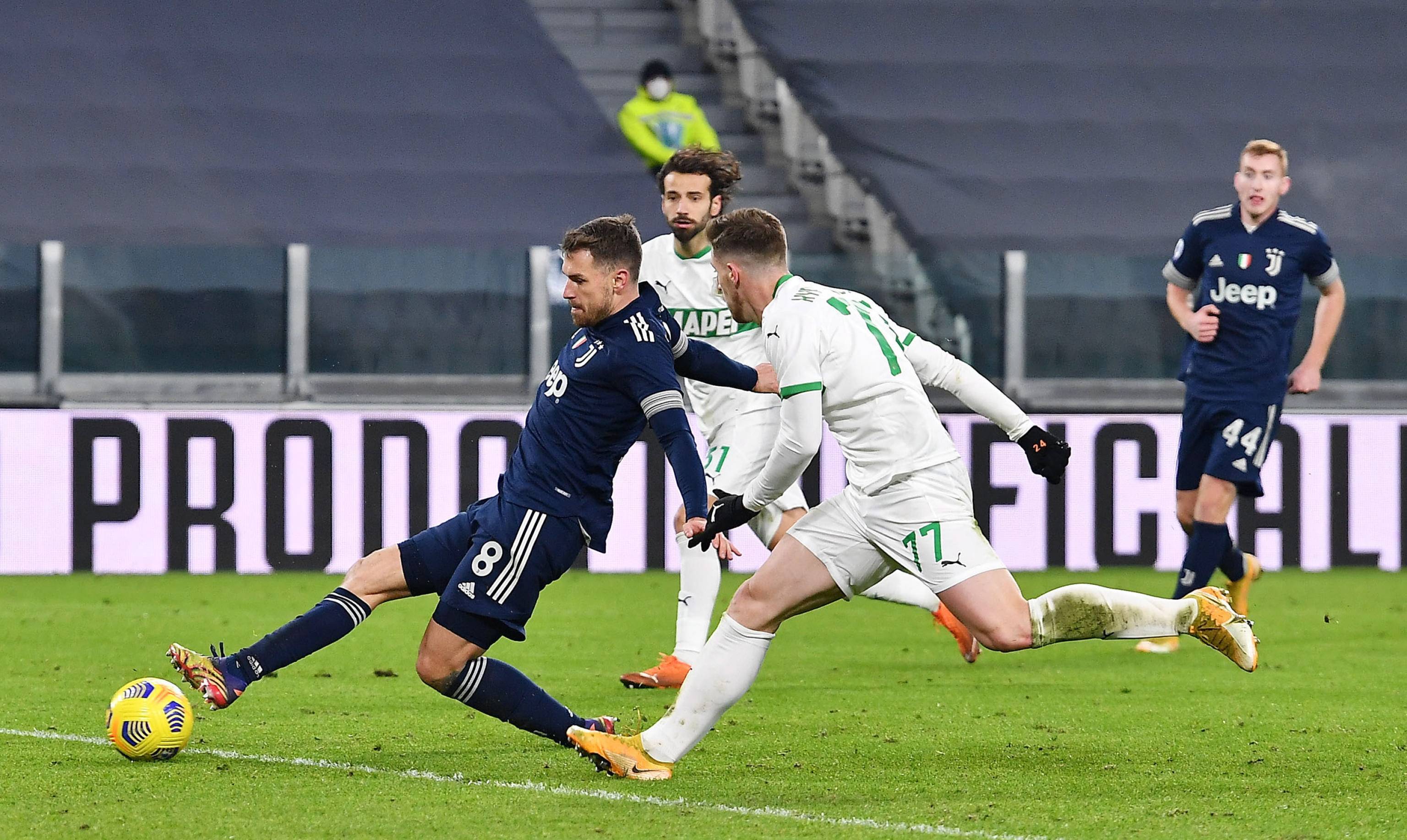 电讯报：图赫尔不会前往安菲尔德观赛，能否征召贝林充满疑问（电讯报：图赫尔将缺席安菲尔德观战，征召贝林成未知数）