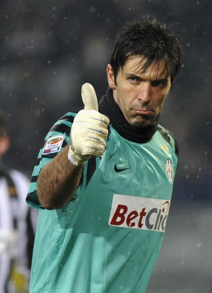 NBA战报：弗拉格23分10板，独行侠116-114加时险胜活塞（NBA：弗拉格23分10板发威，独行侠加时116-114险擒活塞）