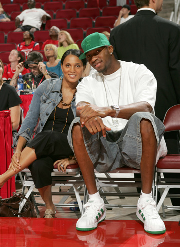 瓜帅28次对阵皇马14胜，历史上仅次于两名主帅（瓜迪奥拉对皇马28战14胜，历史纪录仅次两位主帅）