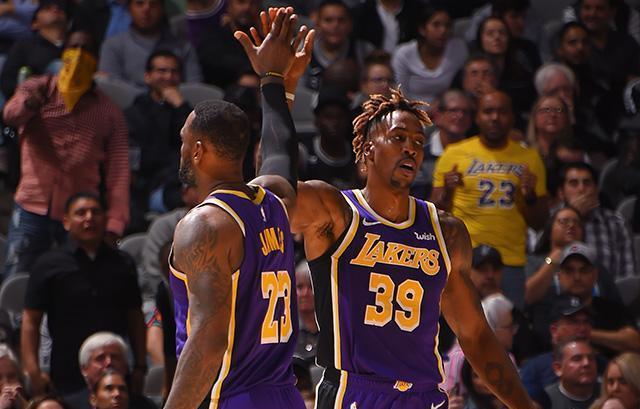 反客为主！小贾巴里底角大空位三分命中 火箭10-2开局！（客场掌控主动！小贾巴里底角空位三分命中，火箭开场10-2领先）